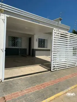Imagem do anúncio: Vendo casa em Balneário Piçarras , Santa Catarina no bairro Itacolomi